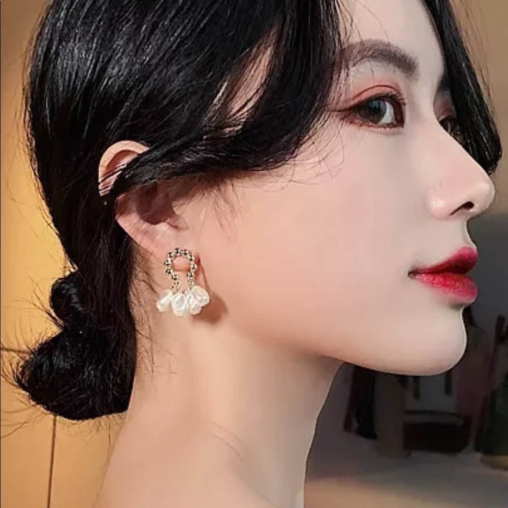 Baroque Pearl Style Earrings - Picture 4 of 15